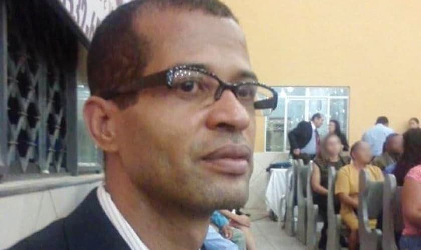 Derivaldo Martins da Silva é casado há 14 anos e pai de duas filhas