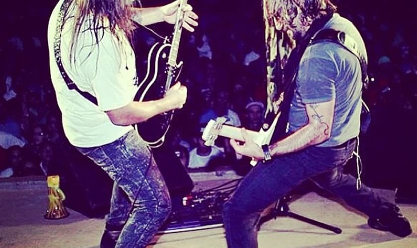 PG e Téo Dornellas em apresentação ao vivo