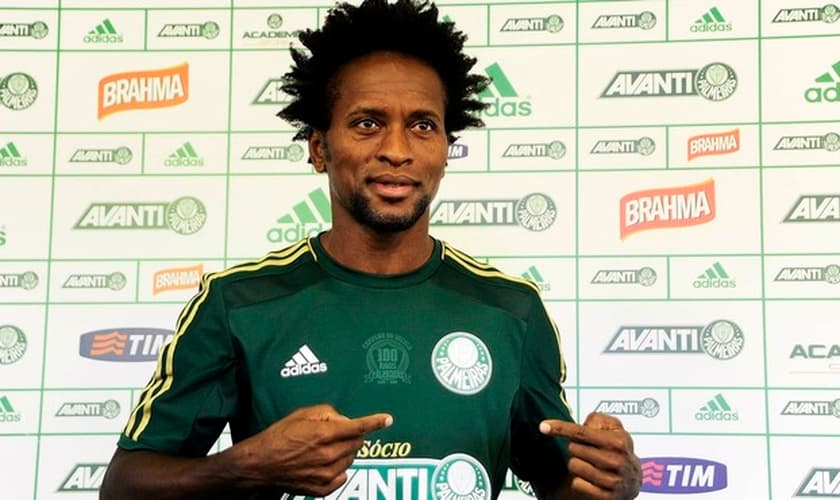 Zé Roberto em entrevista coletiva em apresentação ao Palmeiras