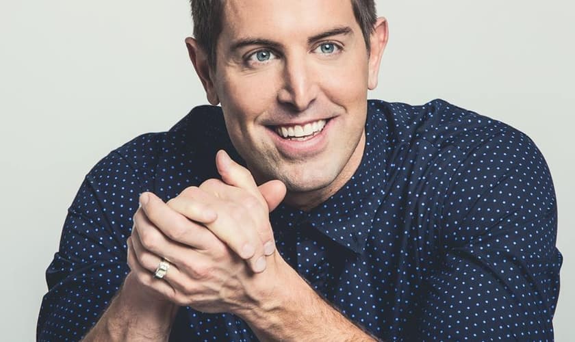 O hit do nomeado ao Grammy se encontra atualmente na lista Top 15 da parada de audiência. (Foto: Divulgação).