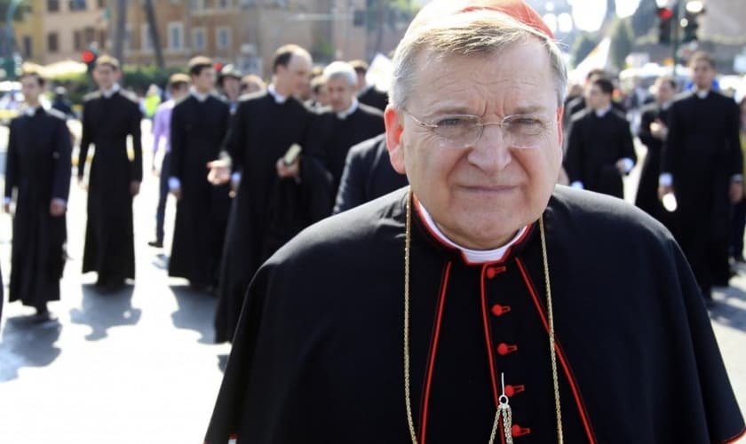 Raymond Leo Burke, ex-arcebispo de Saint Louis, EUA.