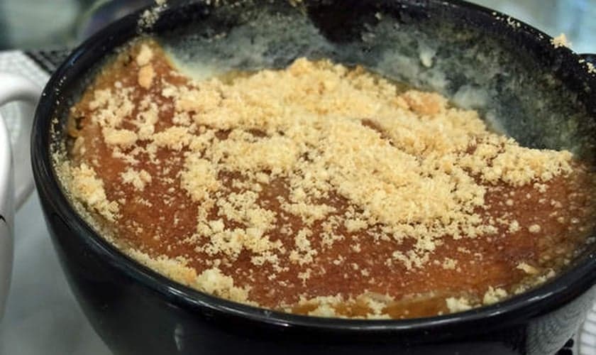 Pudim de caneca no forno