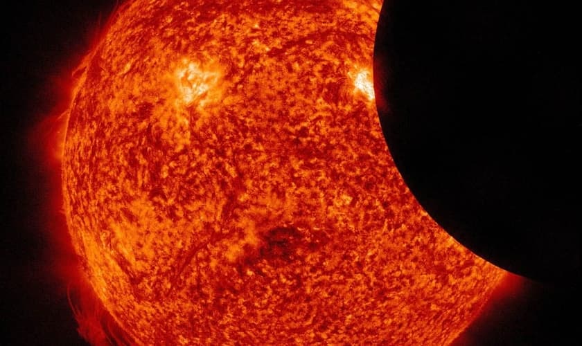 O SOL É O ÚNICO OBJETO NO UNIVERSO QUE CONTRARIA AS LEIS DA TERMODINÂMICA (FOTO: WIKIMEDIA COMMONS)