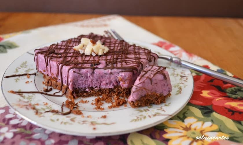 Sobremesa gelada de Iogurte com Amoras e castanhas do Pará