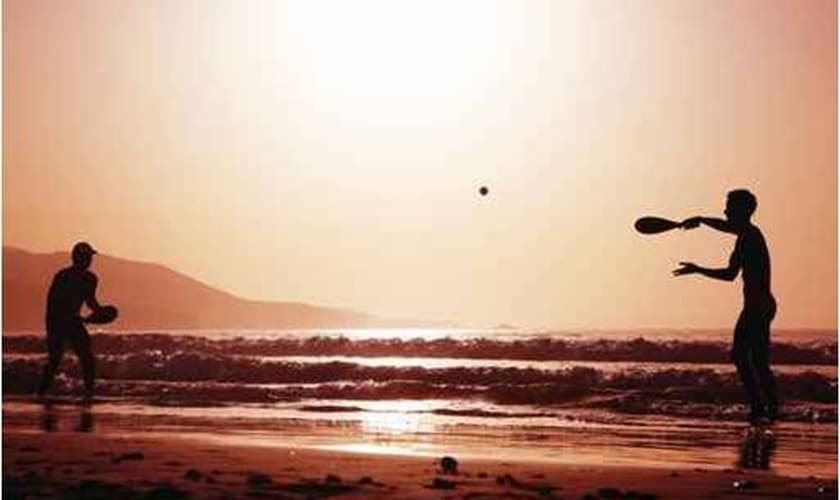 exercícios físicos na praia