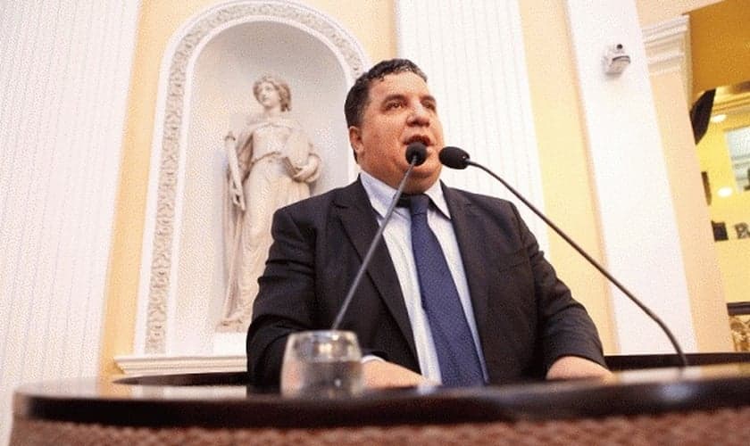 O deputado e pastor Cleiton Collins (PP) afirmou que a nova pasta da Secretaria de Desenvolvimento Social do Pernambuco traz propostas que privilegiam o movimento LGBT