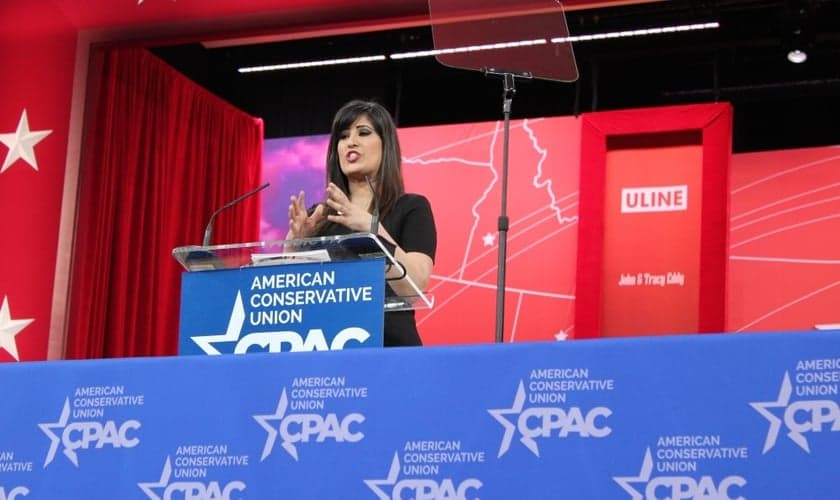 Nagmeh Abedini fala sobre liberdade religiosa durante um discurso na Conferência de Ação Política Conservadora, um encontro anual dos conservadores de todo o país, próximo a Washington, DC