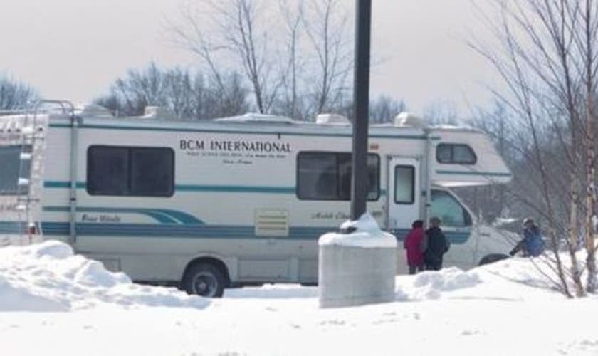 Kombi do Ministério Internacional Clube da Bíblia.
