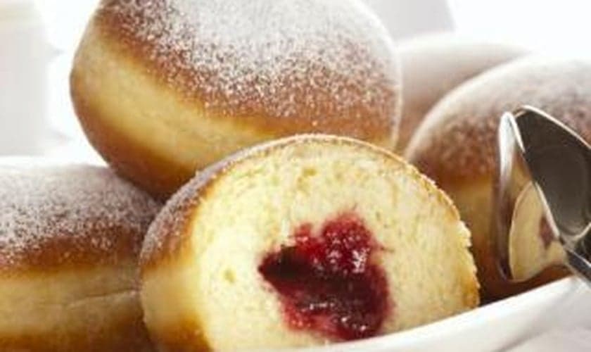 Bolinhos recheados com geleia para o lanche da tarde