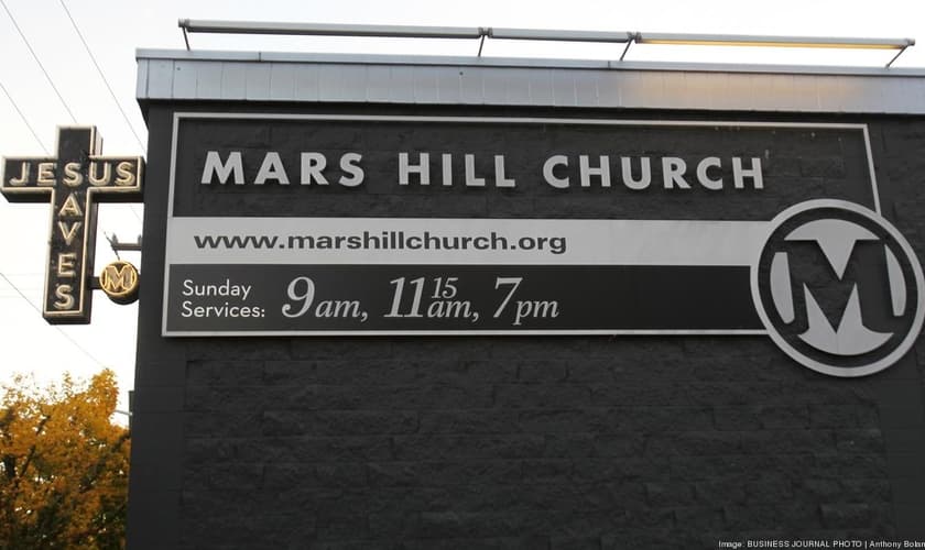 O imóvel chamado de Ballard Blocks acomoda mais de 1.000 pessoas sentadas e, ao que tudo indica, continuará a ser usado como local para a realização de cultos.