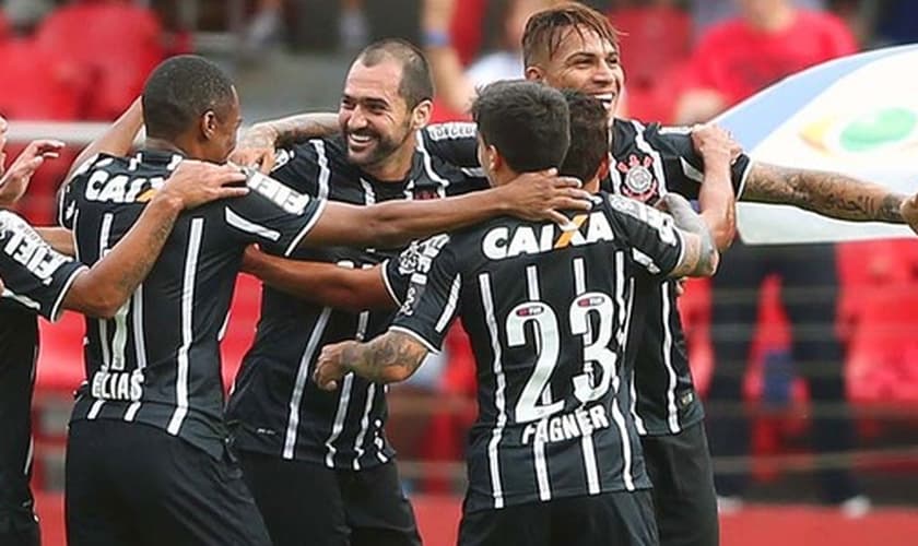 Danilo comemorando o gol único da vitória do Timão
