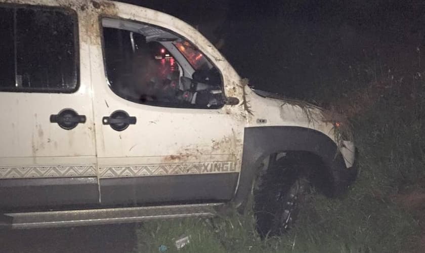 Segundo a breve nota, o casal teve apenas ferimentos leves.