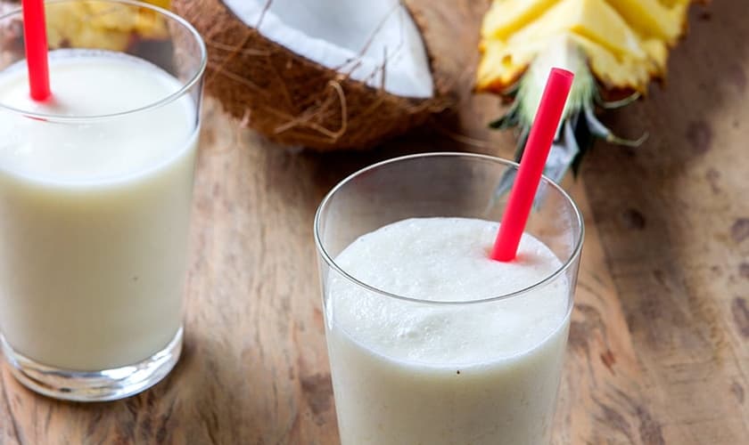 Shake refrescante de abacaxi e coco
