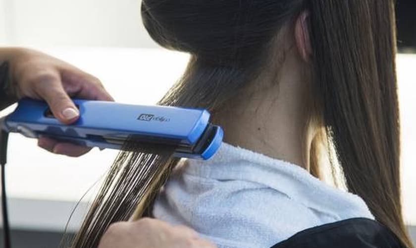 Alisamento de cabelos