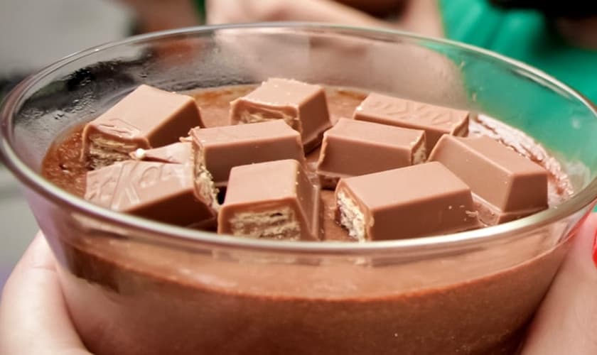 Mousse de chocolate com waffer