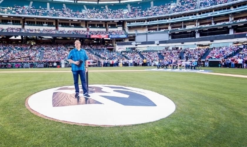 Rick Warren é autor do best-seller "Uma Vida com Propósitos" e pastor / fundador da Igreja Saddleback, na Califórnia (EUA).