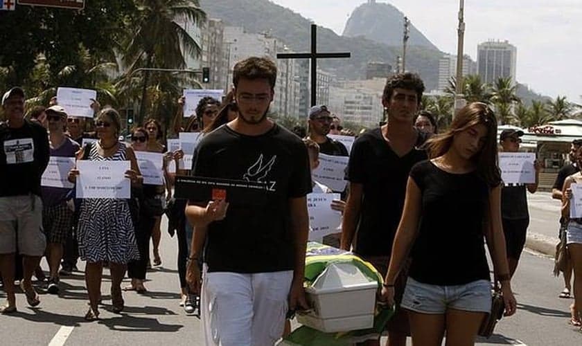 ONG Rio de Paz protesta contra a violência no Complexo do Alemão
