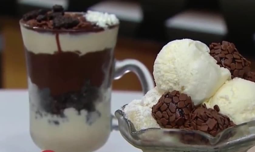 Sorvete de leite em pó na travessa