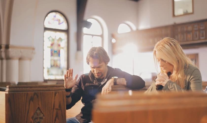 PG grava cena de seu novo clipe no interior da igreja de Newton Corner, com a atriz Alicia, em Boston nos EUA.