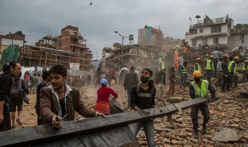 Em resposta à catástrofe, grupos de todo o mundo prometeram enviar ajuda.
