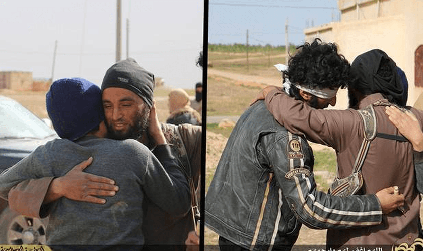 Militantes do Estado Islâmico (EI) encontraram uma estratégia enganosa para atrair homossexuais e leva-los à morte.