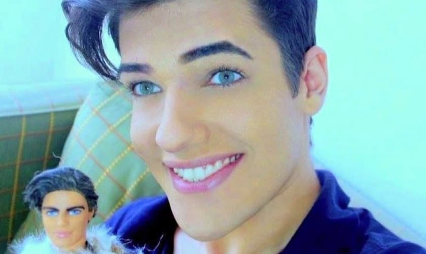 Celso Santebanes, o Ken Humano quer encontrar Andressa Urach e ir à igreja com ela.