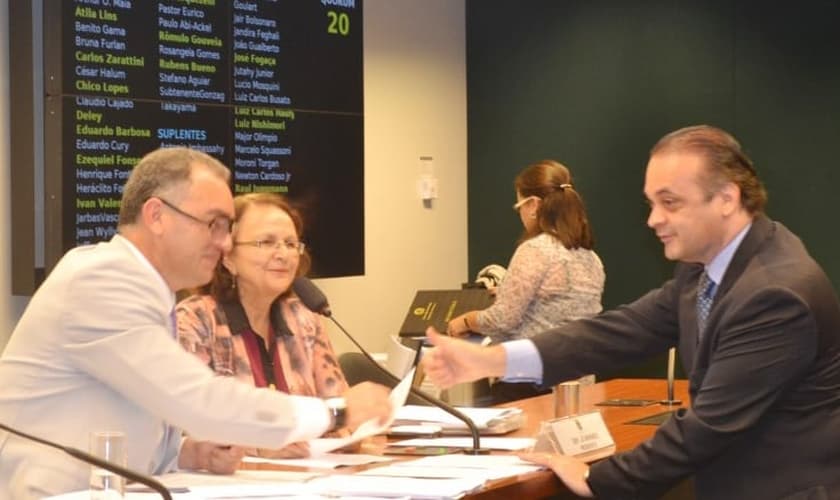 Roberto de Lucena na Comissão de Relações Exteriores e Defesa Nacional/