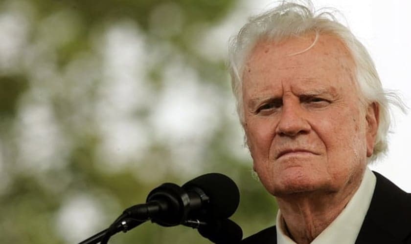 Billy Graham é um dos maiores evangelistas da história ainda vivo. Mais de 5 milhões de pessoas já tomaram decisões por Jesus, ouvindo suas pregações ou tendo acesso aos materiais de sua associação evangelística