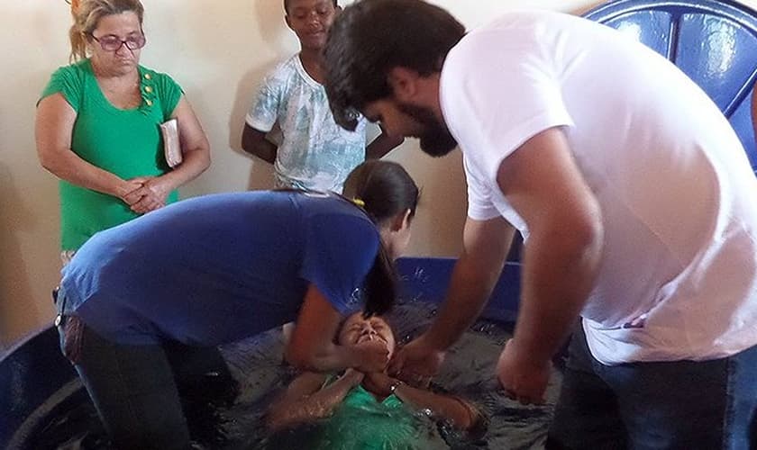 Batismo na comunidade Ninho do Pato