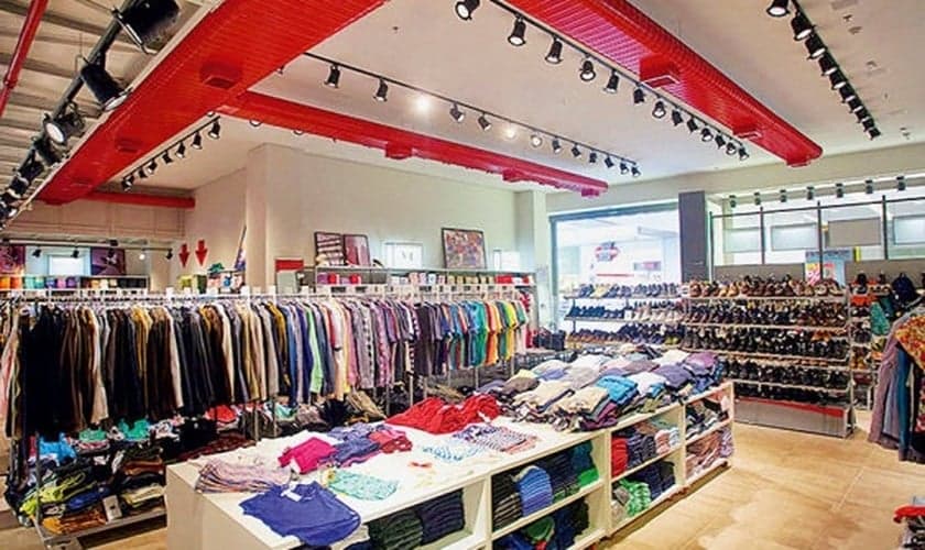 Peças de grifes em outlets de São Paulo