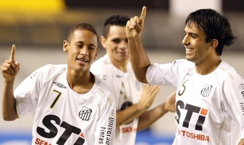 Roberto Brum com Neymar nos tempos de Santos; jogador virou pastor no Rio