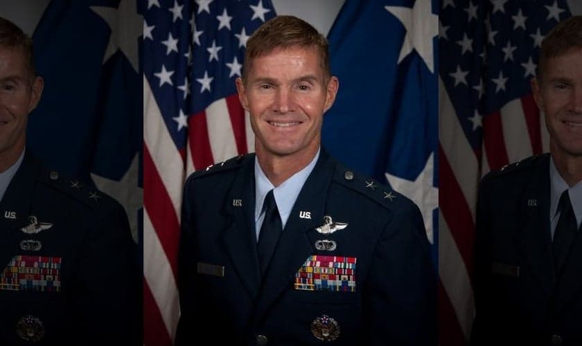 Craig Olson é Major General da Força Aérea dos Estados Unidos e diretor executivo do programa na Base Aérea de Hanscom, em Massachusetts, onde tem mais de 2.200 pessoas sob seu comando.