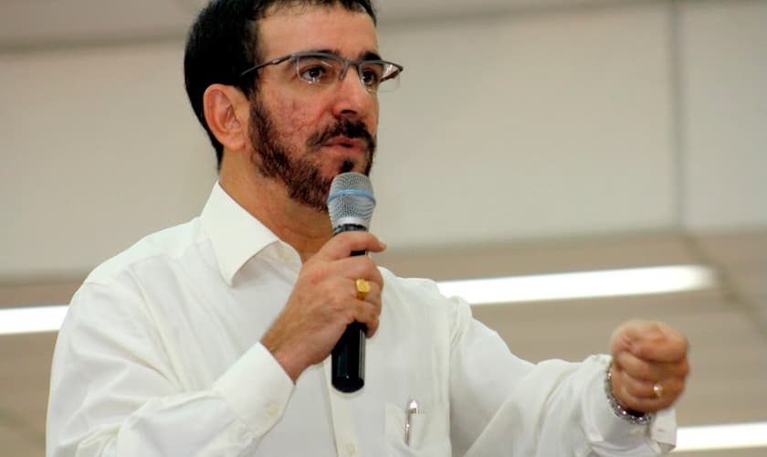 Geraldo Tenuta, mais conhecido como Bispo Gê, da Igreja Renascer em Cristo.