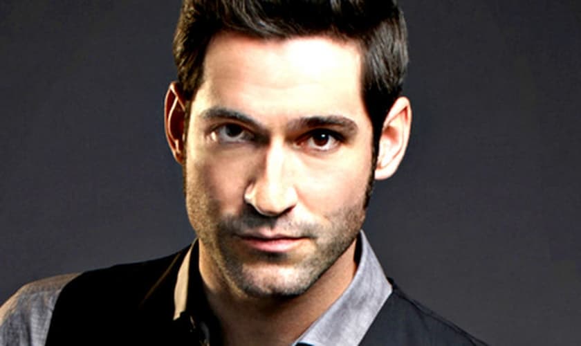 A descrição da série pela Fox relata Lúcifer como "charmoso, carismático e diabolicamente belo".