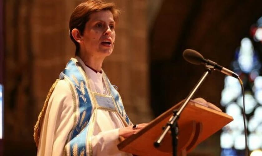 Rev. Libby Lane, primeira bispa mulher da Igreja da Inglaterra desde março.
