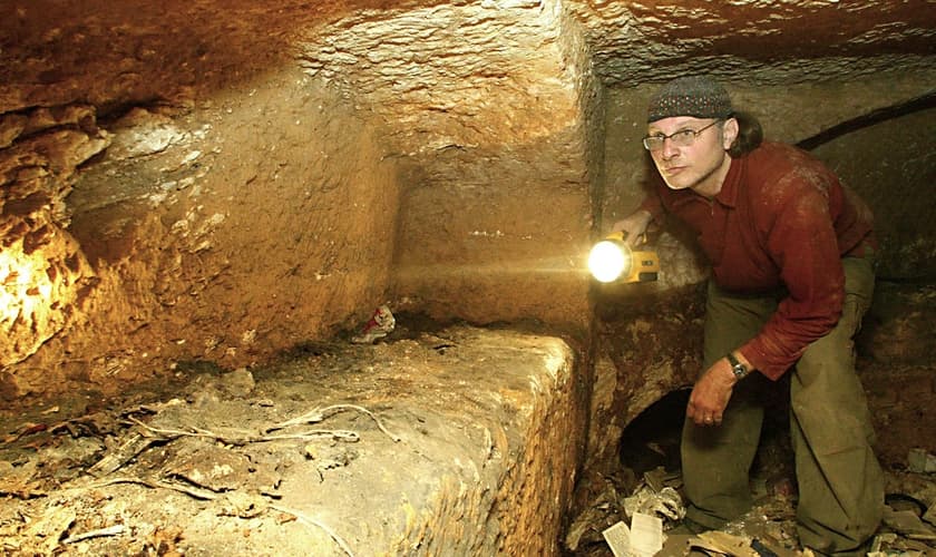 O cineasta Simcha Jacobovici afirma ter descoberto o túmulo de Jesus. (Reprodução/ Amazon)
