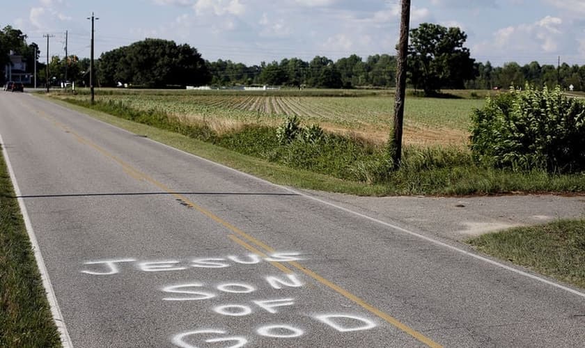"Jesus Son of God" (Em português: Jesus Filho de Deus), em uma das pichações nas estradas da Itália. (Conway)