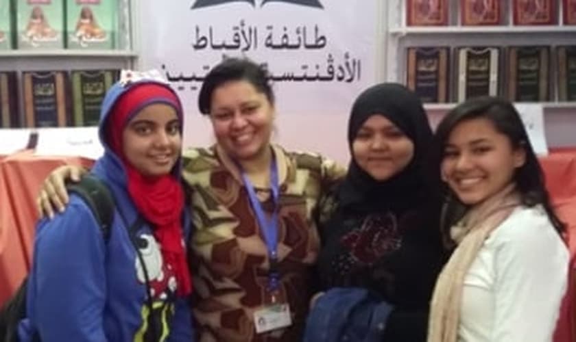 Adventista do Sétimo Dia na Feira árabe literária