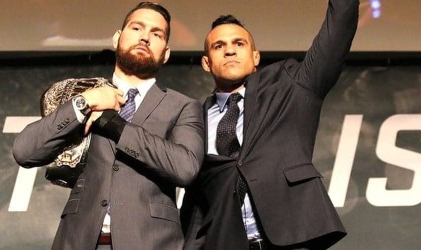 Tanto Chris Weidman como Vitor Belfort assumem publicamente sua fé cristã e, apesar dos embates no octógono, a amizade se mantém fora dele.