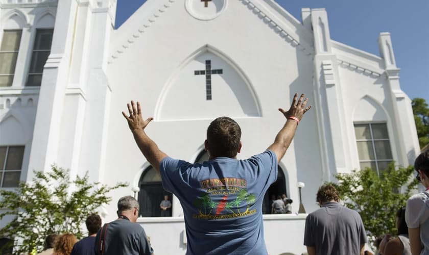 Culto na igreja Emanuel African Methodist Episcopal. (Foto: Brendan Smialowski/AFP)