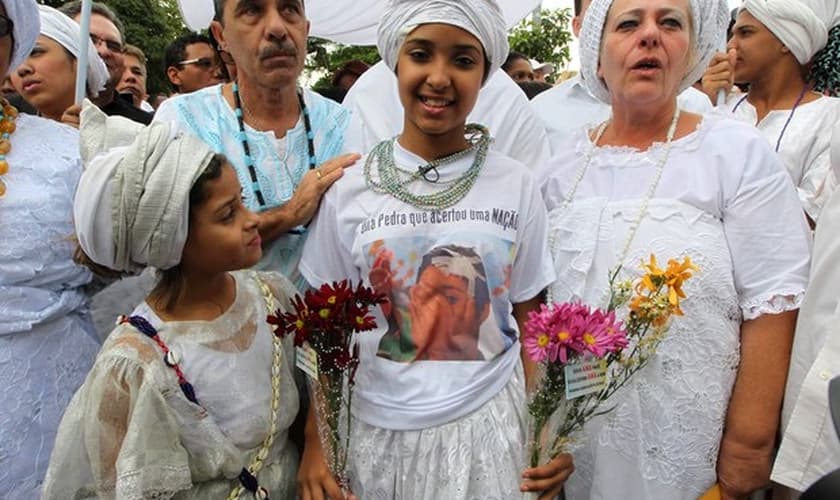 No último dia 14, Kailane Campos, de 11 anos, levou uma pedrada na cabeça por estar vestida com roupas do Candomblé. (Carlos Moraes/O Dia)