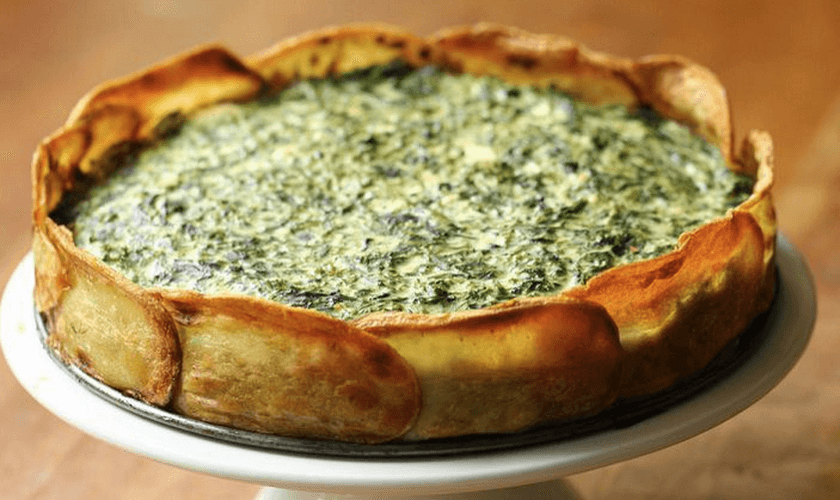 Torta de espinafre com base de batatas
