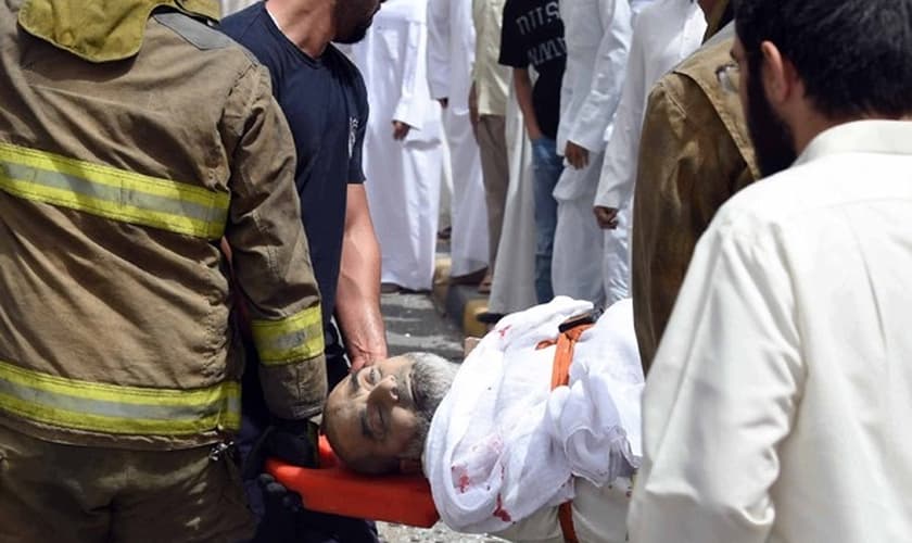 Explosão, de autoria do Estado Islâmico, deixou mortos em mesquita xiita Al-Imam al-Sadeq. (AP)