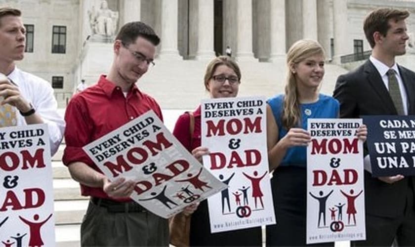 Líderes a favor da Família Tradicional promovem manifesto pacífico em frente à Suprema Corte dos EUA