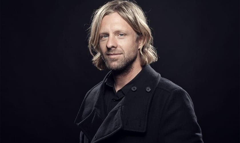 Jon Foreman é cantor, compositor, instrumentista e líder da banda Switchfoot