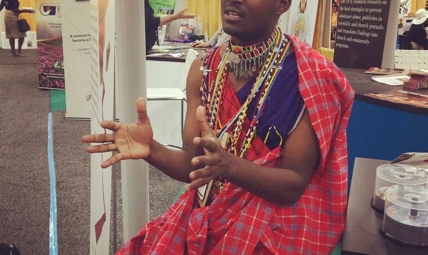 Godfrey Korio, do Meesei Project, na África