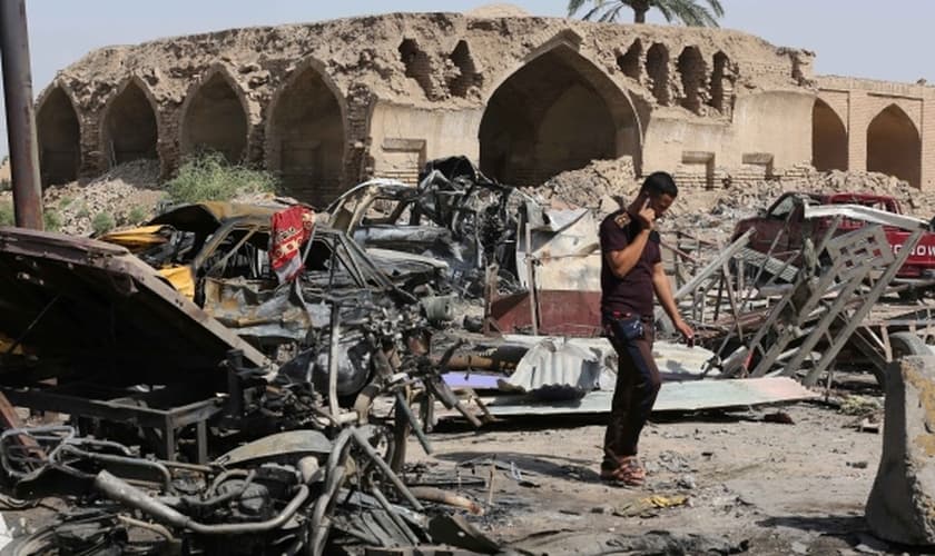 No Iraque, 120 pessoas foram mortas e mais de 130 ficaram feridas quando com a explosão do carro-bomba.
