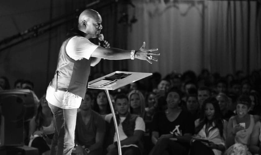 Christopher Hill lidera a igreja 'Potter's House', no estado do Colorado.