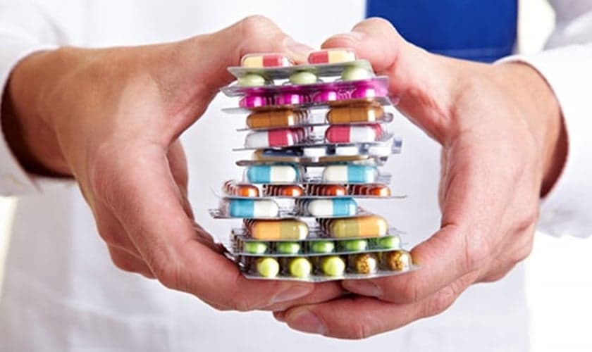 As novas regras exigem que uma farmácia entregue todos os medicamentos, mesmo que o proprietário se oponha.