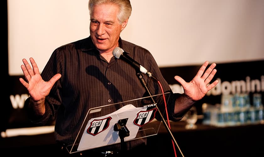 Max Gehringer responde dúvidas sobre carreiras usando apenas trechos da Bíblia.